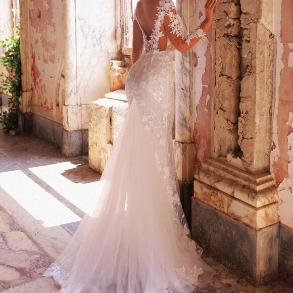 Dresses & Skirts - Women's Elegant Luxurious Embroidered Lace Sheer Long Sleeve wedding dress